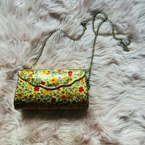 Metal floral yellow gold purse